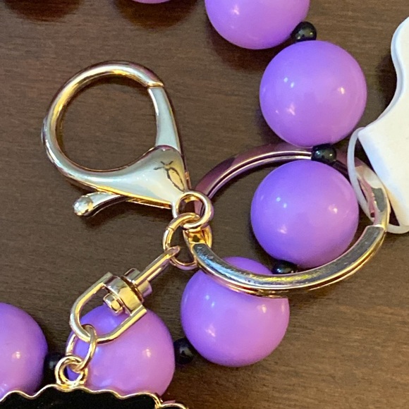 Black Girl Magic Bracelet Keychain - Picture 3 of 4